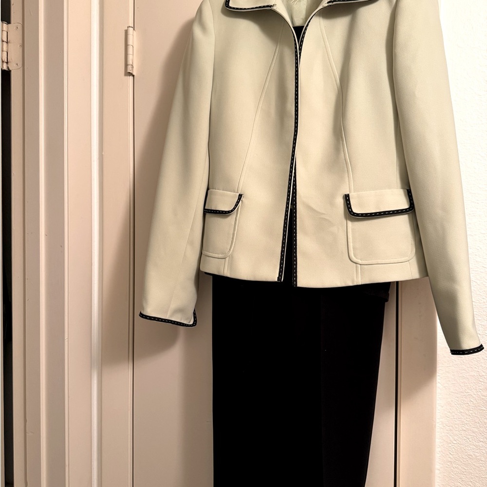 Pants suit